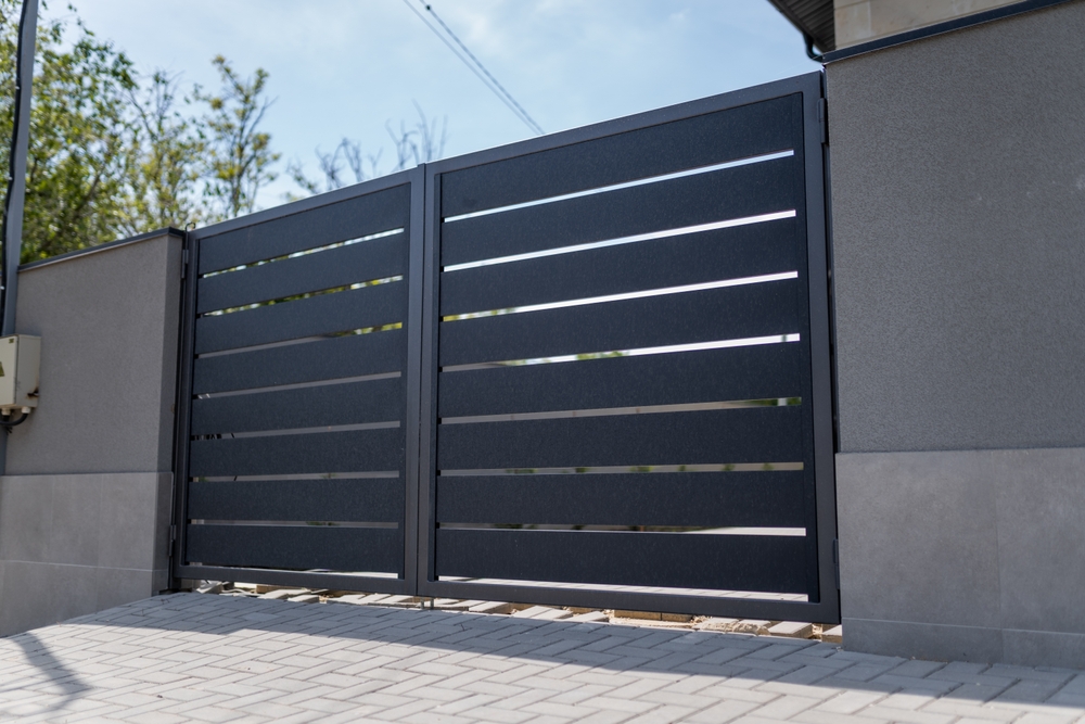 Modern,Metal,Fence,For,Fencing,The,Yard,Area.,Horizontal,Sections